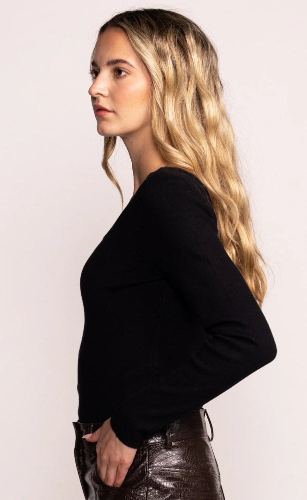 A square shape neckline is always classic and elegant. The Pink Martini Elanor black sweater will be perfect for those quick, simple and stylish date nights 