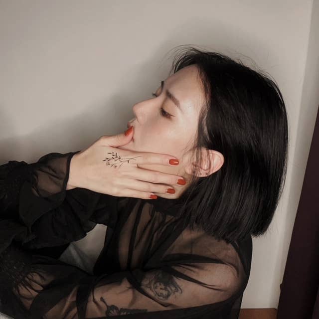 Black Flowers 2 Temporary Tattoos Stickers