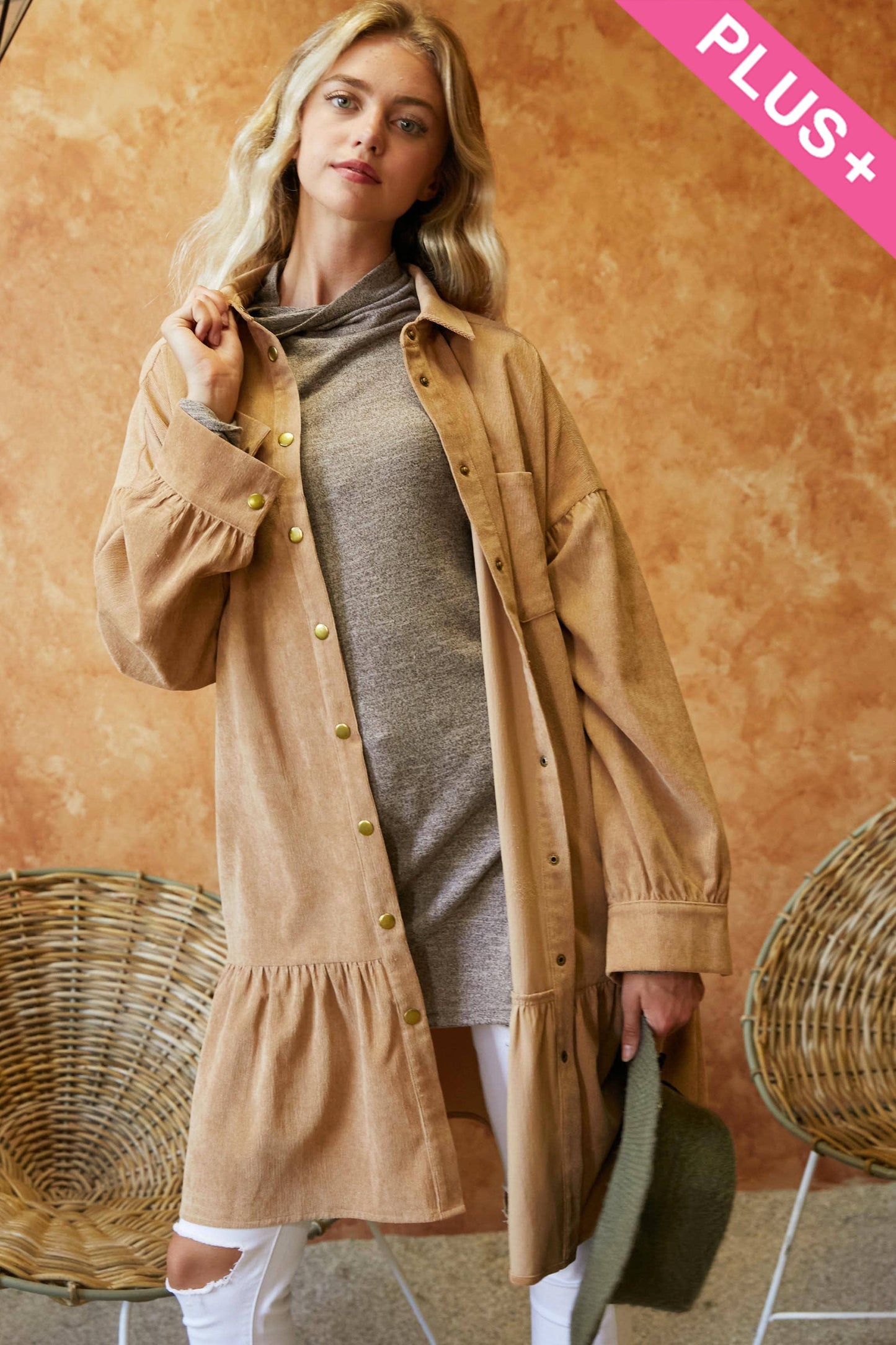 Davi & Dani - ROBE PLUS AVEC BOUTON SUR LE DEVANT ET ANNEAU EN D À LA TAILLE