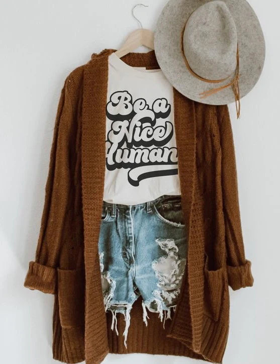 Not So Plain Jane Design Co. - T-shirt Soyez un gentil humain