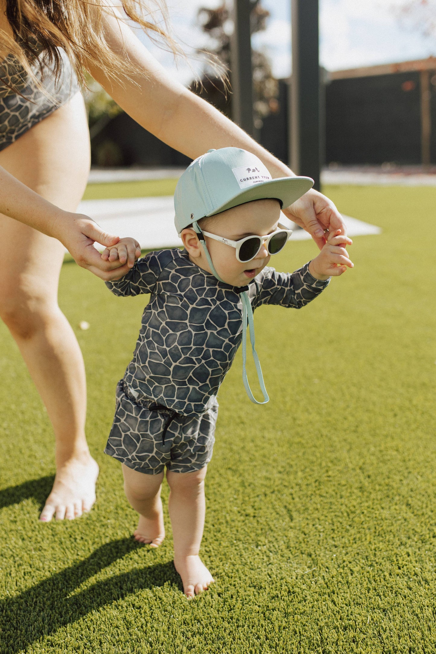 The Keyhole Sunnies: Black