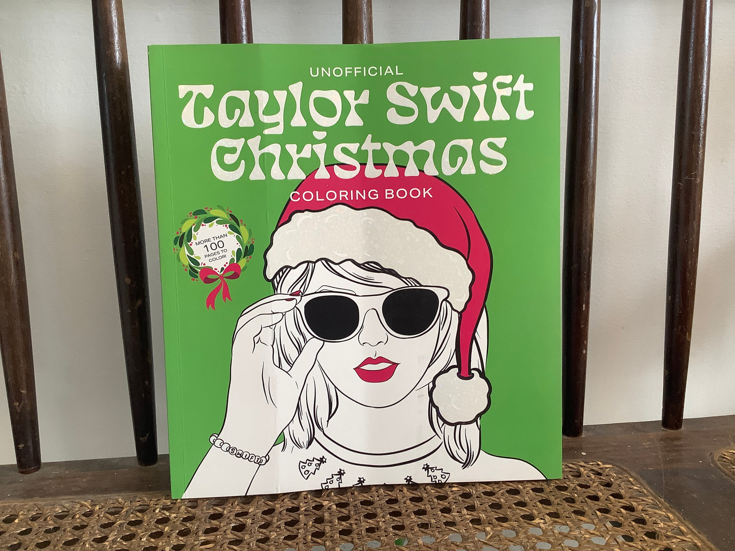 TAYLOR SWIFT CHRISTMAS COLORING BOOK