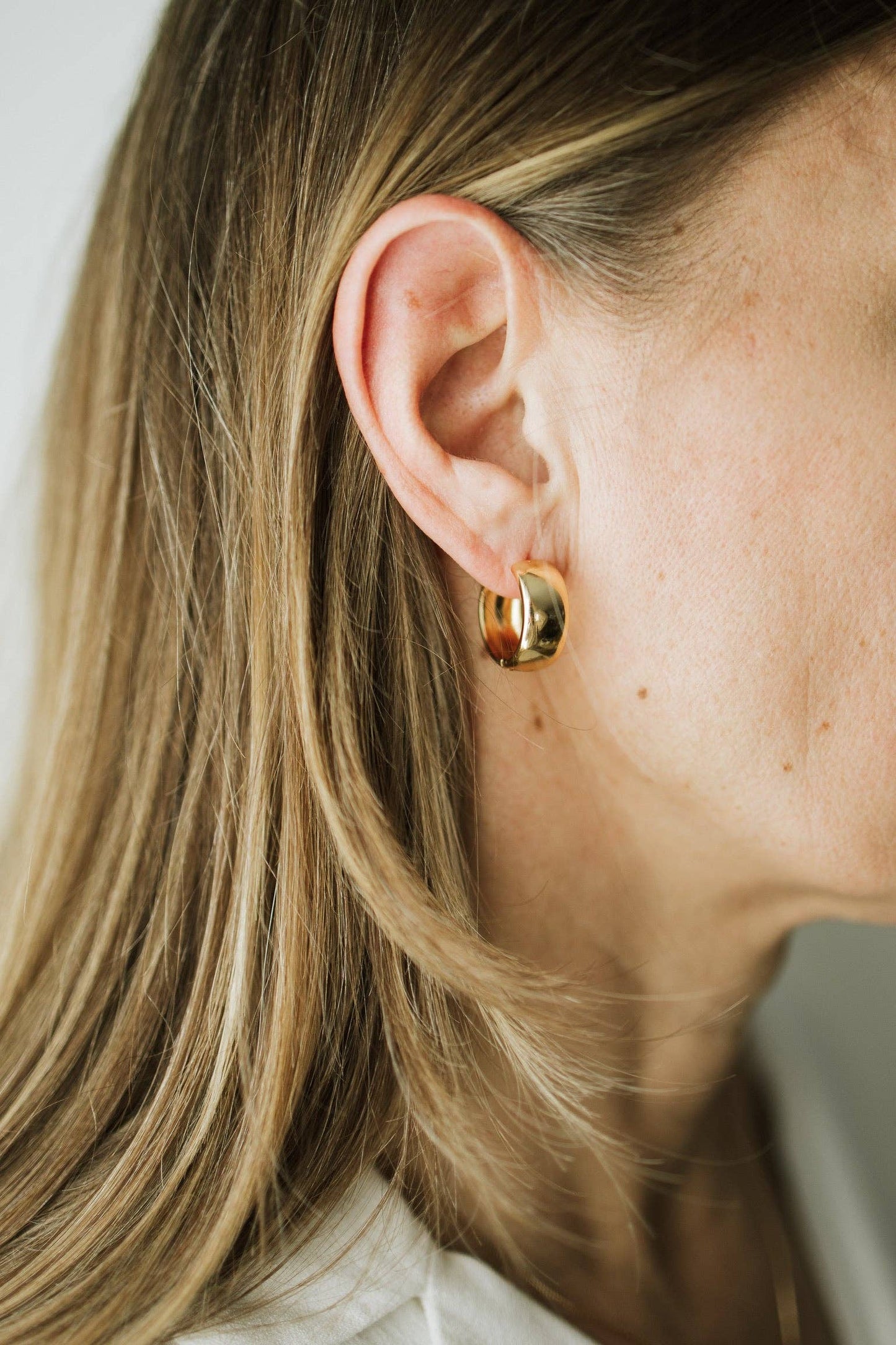 Aura Hoops Gold Bold Lightweight Everyday Hoops